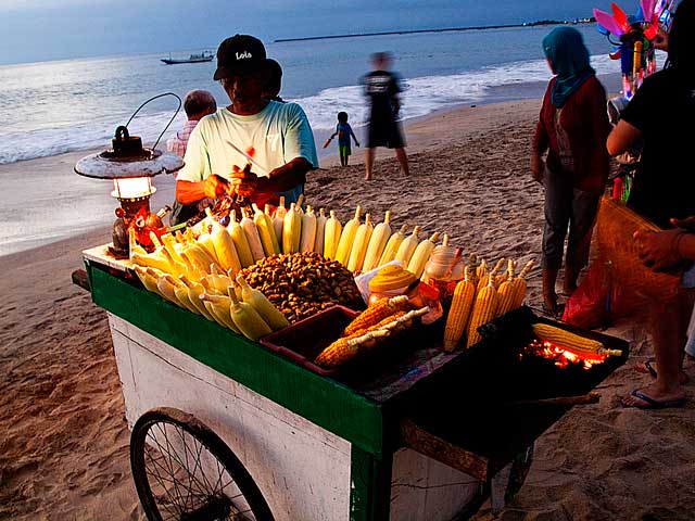 corn-seller-at-jimbaran-beach